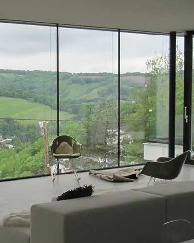 Ganzglas-Elemente – Panorama-Glasfront mit Blick ins Grüne